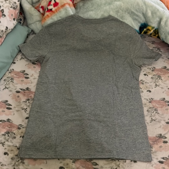 MEN’s JJ Malibu 80s Girl Tee size SMALL (Regular Fit) - Picture 4 of 4